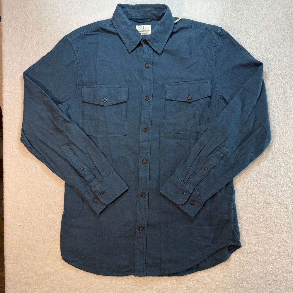 Mutual Weave Mens Blue Chambray Button Down Shirt Long Sleeve Size M NEW